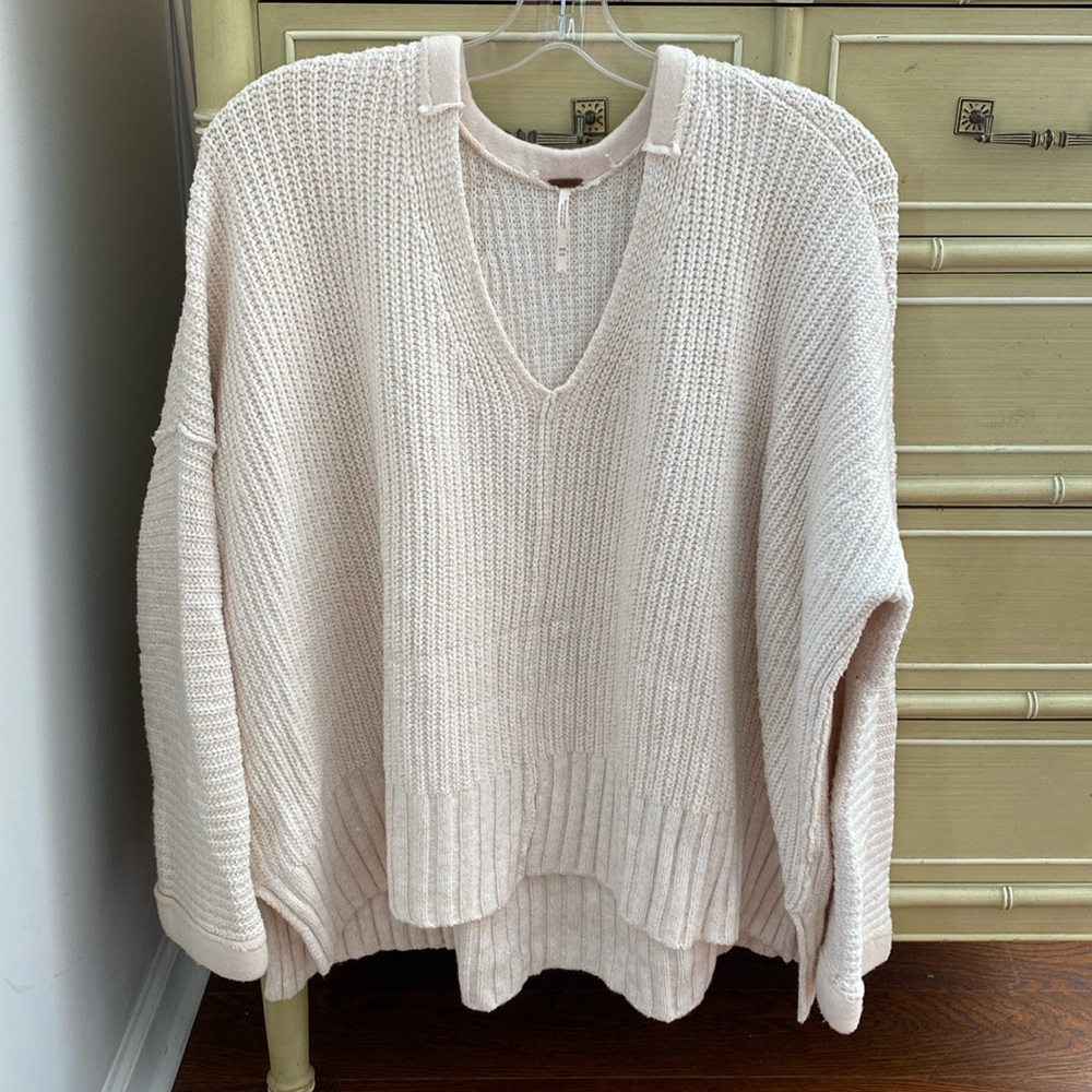 NWOT Free People cream oversized v neck sweater size extra small/small (XS/S)
